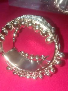 Shell Bangle Bracelet