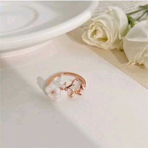 Elegant Floral Rose Gold Ring