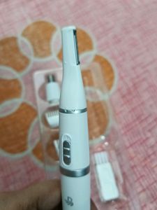 Bombae Eyebrow &amp; Face Trimmer