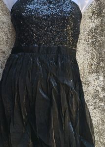 CG. BLACK CUTE FROCK