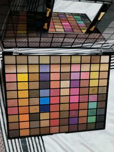 SWISS BEAUTY 100 Colors Eyeshadow Palette - SB700