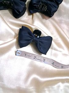 Bow Clutcher