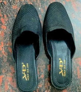 Flat suitable For Ethnic Wear