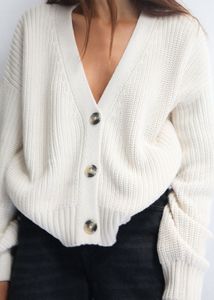 Cream Knit Cardigan w/ Buttons👀🎀