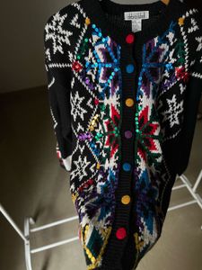 VINTAGE BLACK KNIT SWEATER W SEQUINS SNOWFLAKES SW