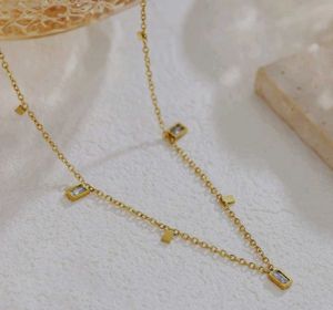 Sleek Crystal Necklace (Anti Tarnish)