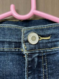 Levi’s branded new item for waist 32-34