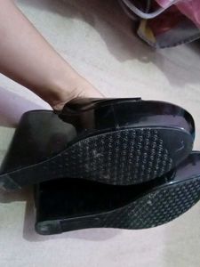 Black Wedges
