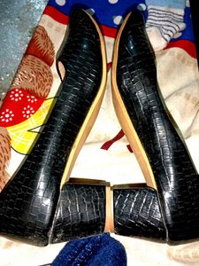 Elegant Balances: The Bellies Collection&#34;