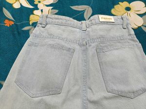 2 Light Wash Denim Jeans blue and white