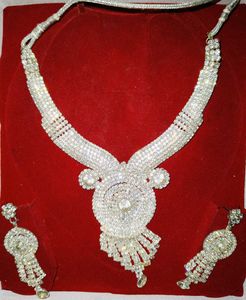 New Diamond nackless with earrings