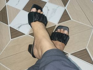 Black Scrunchie pattern Sandal