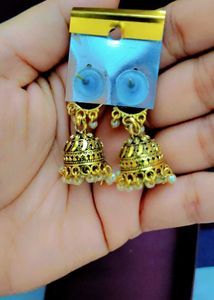 Alluring Golden Jhumki
