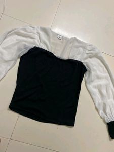 Beautiful Unique Top ❤️🖤🤍❤️