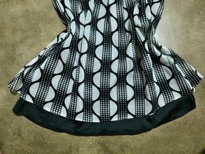 Chic Black &amp; White Top