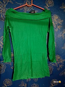 Green Graphic Long Sleeve Top