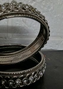 Elegant Bangle Set