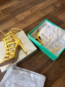 Brand New Gladiator Heel.