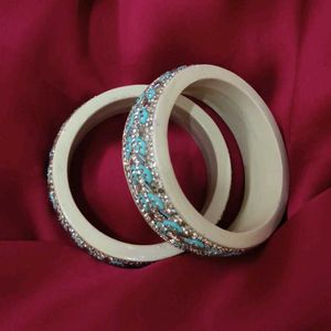 Elegant Lac Bangle / kada Set