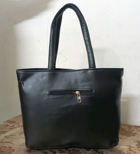 Dual Chain Handbag Beautyful Black Colour