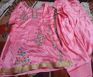 Embroidered Pink Kurta Set