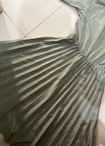 Elegant Green Pleated Dress