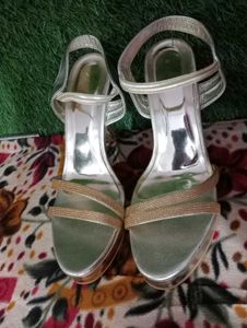 Women&#39;s Golden Block Heels
