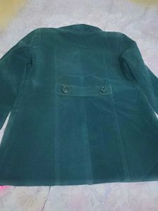 Woman&#39;s Blazer With Removable And Attachable Cap