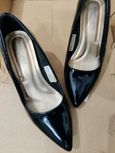 Black Shoe
