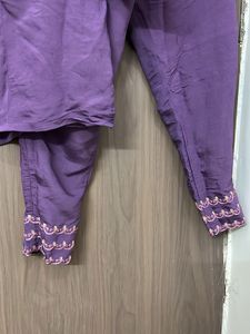 New branded thread work puff sleevePurple cord set