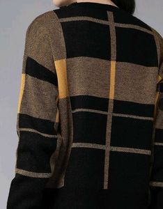 Stylish Plaid Knit Sweater