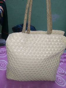 Pretty White Hand Bag