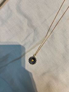 Daisy Pendant Necklace