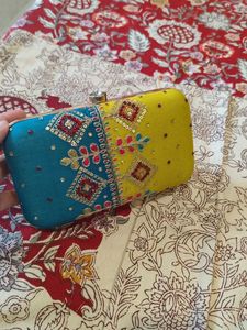 Rectangle Embroidery Hand Clutch With Chain Sling