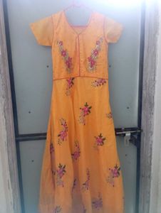 Beautiful Thread Embrioded Kurti With Linning