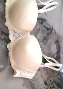 Beautiful Off White Bra 😍