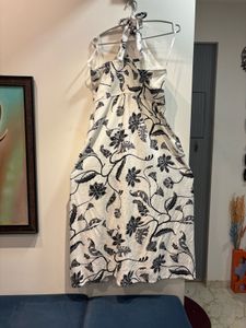 🆕 “L.O.V” Floral Linen Dress