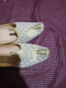Elegant Ethnic Juttis