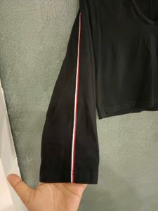 Black V-Neck Cropped Long Sleeve Top M