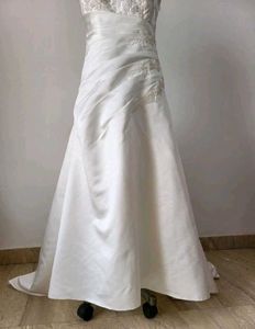 Free Delivery 🚚 Elegant Wedding Dress - Size Medi