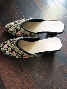 Stylish Kolapuri Heel