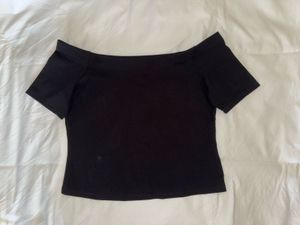 Chic Black Off-Shoulder Top L-Size