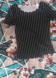 🤍 White Smocked Crop Top – Size XS 28-30-32 Bust