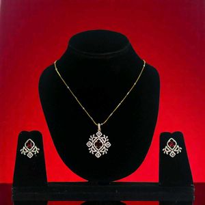 Red Rubia Zircon Pendant Set