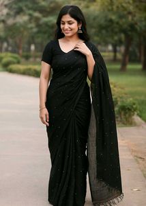 Elegant Black Saree With Blouse Pices