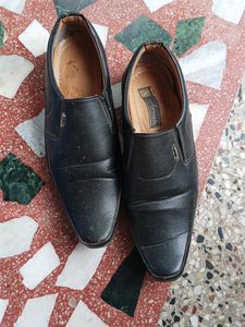 Like new shoe Size showing 7 but 8