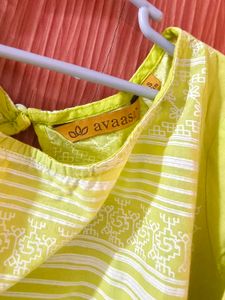 Avaasa Neon chikankari work kurta