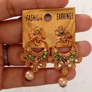 Very Beautiful Neckpiece Earings &amp; Mang Tikka Set