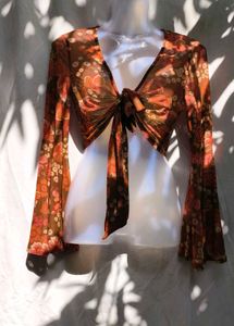 601210. Floral Tie-Front Crop Top