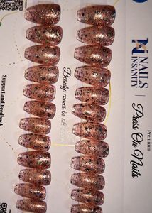 Press on nails